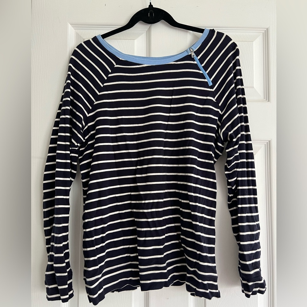 Croft & Barrow navy and white stripped sweater. Decorative zipper. Size L.
